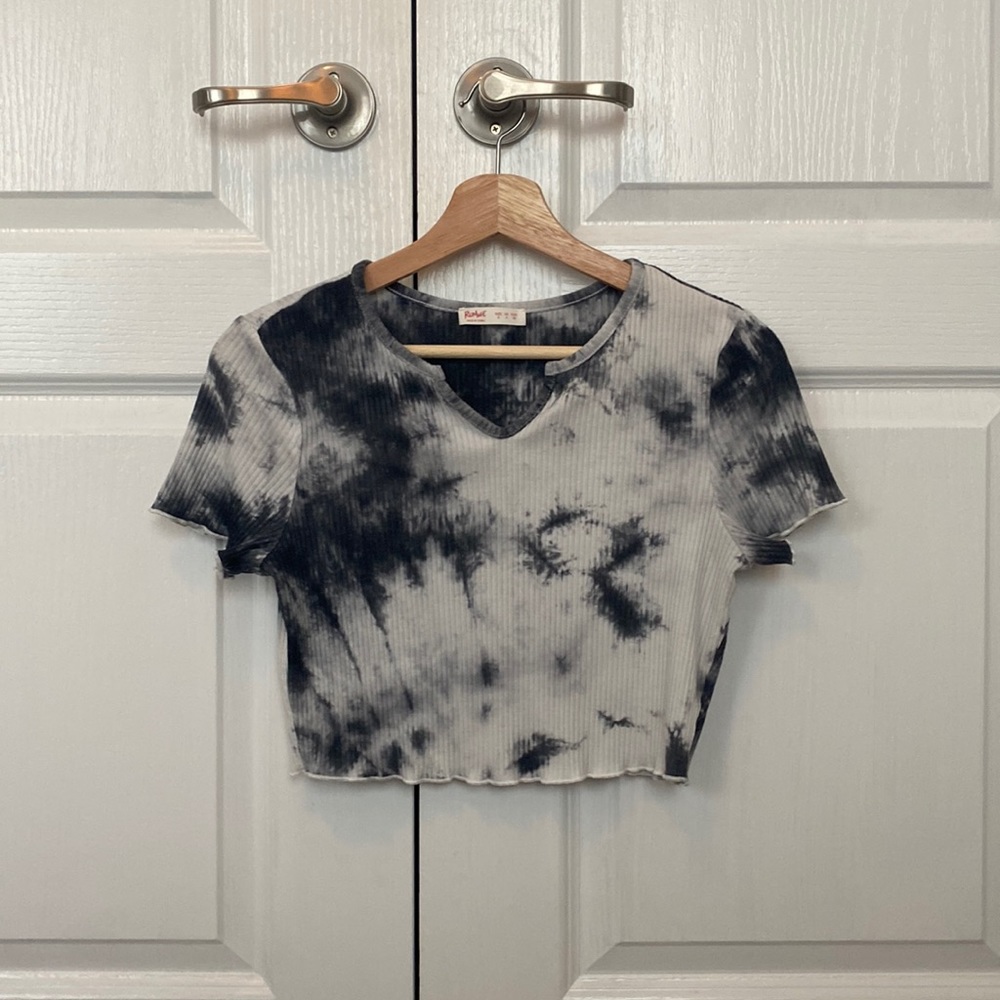 Black tie dye cropped tee